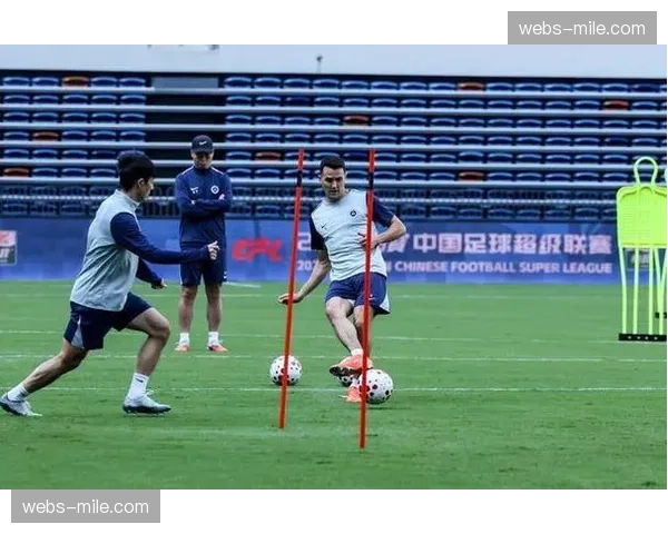 深圳新鹏城阿代米伤停六至八周 戴伟浚外半月板破裂恢复进展缓慢